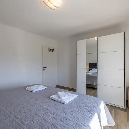 Luxury Stunning View Josipa Apartment *
