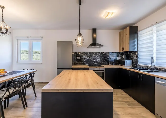 アパート Luxury Stunning View Josipa トゥラニ