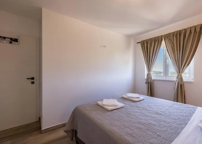 アパート Luxury Stunning View Josipa トゥラニ